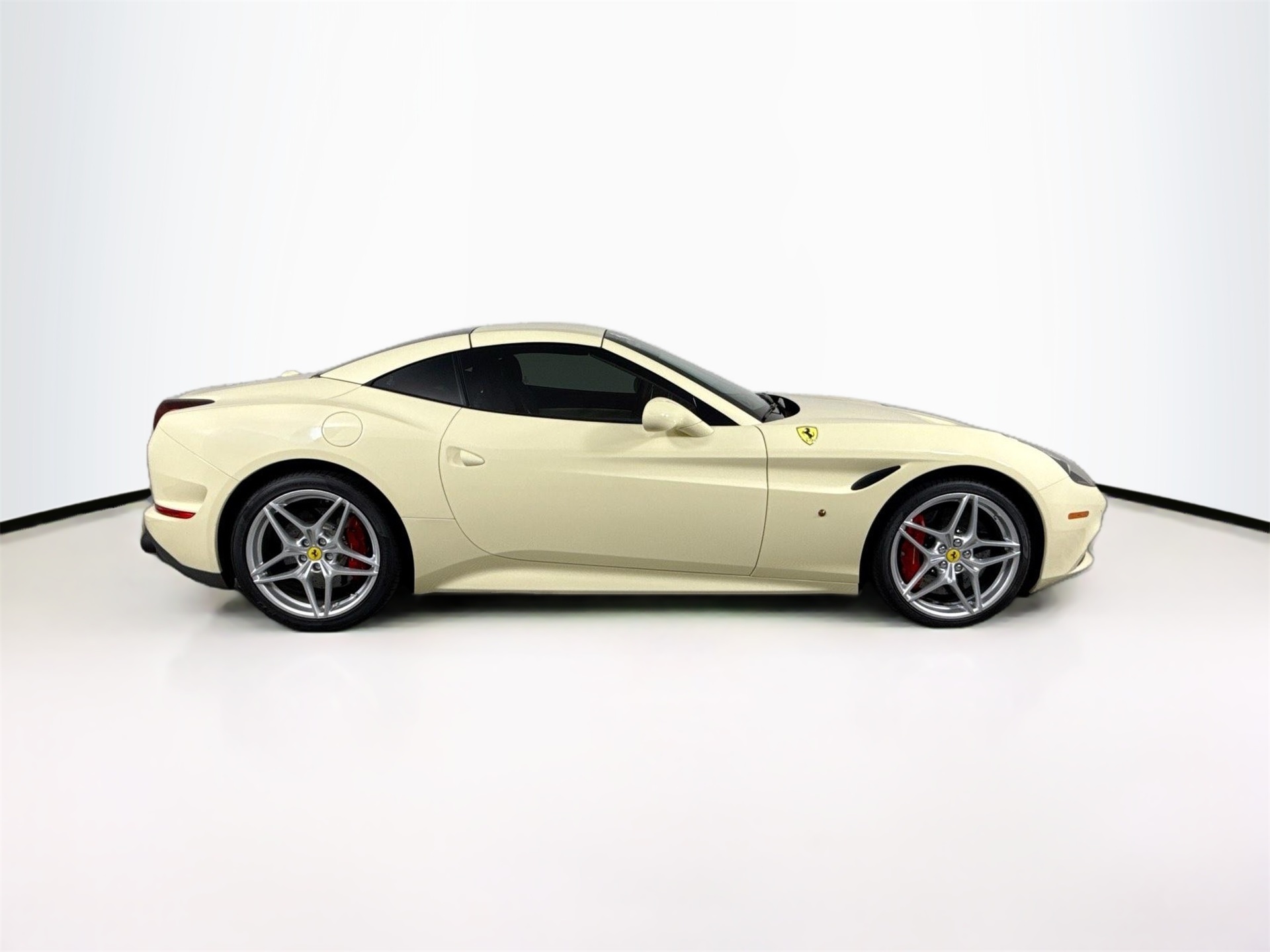 2017 Ferrari California T photo 26