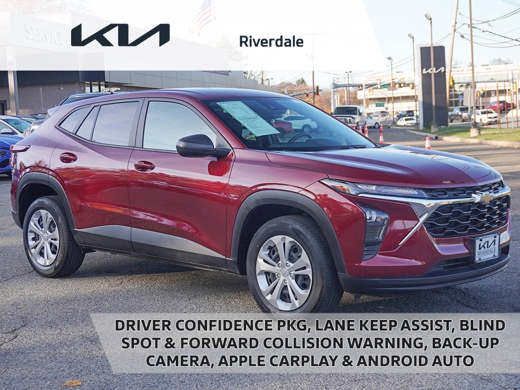 2024 Chevrolet Trax LS's photo