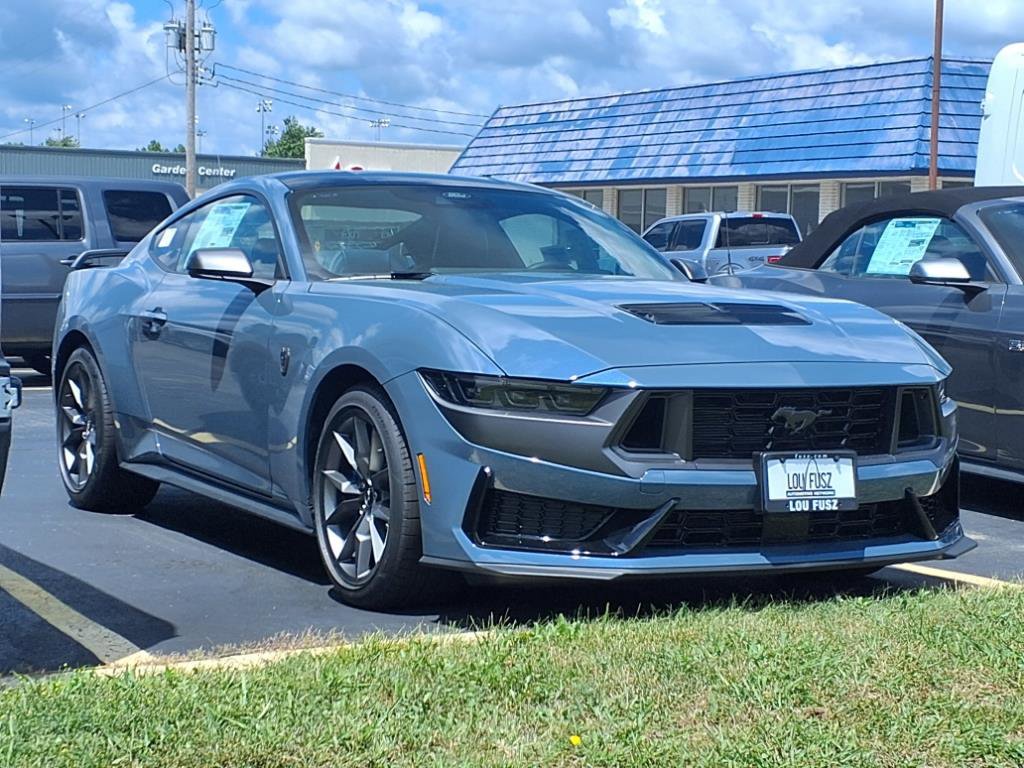 2025 Ford Mustang Dark Horse Premium photo 2
