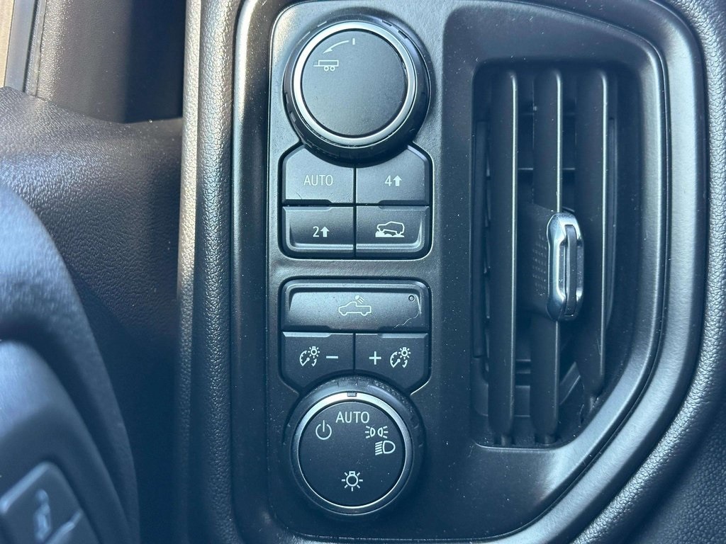 2023 Chevrolet Silverado 1500 Custom photo 19