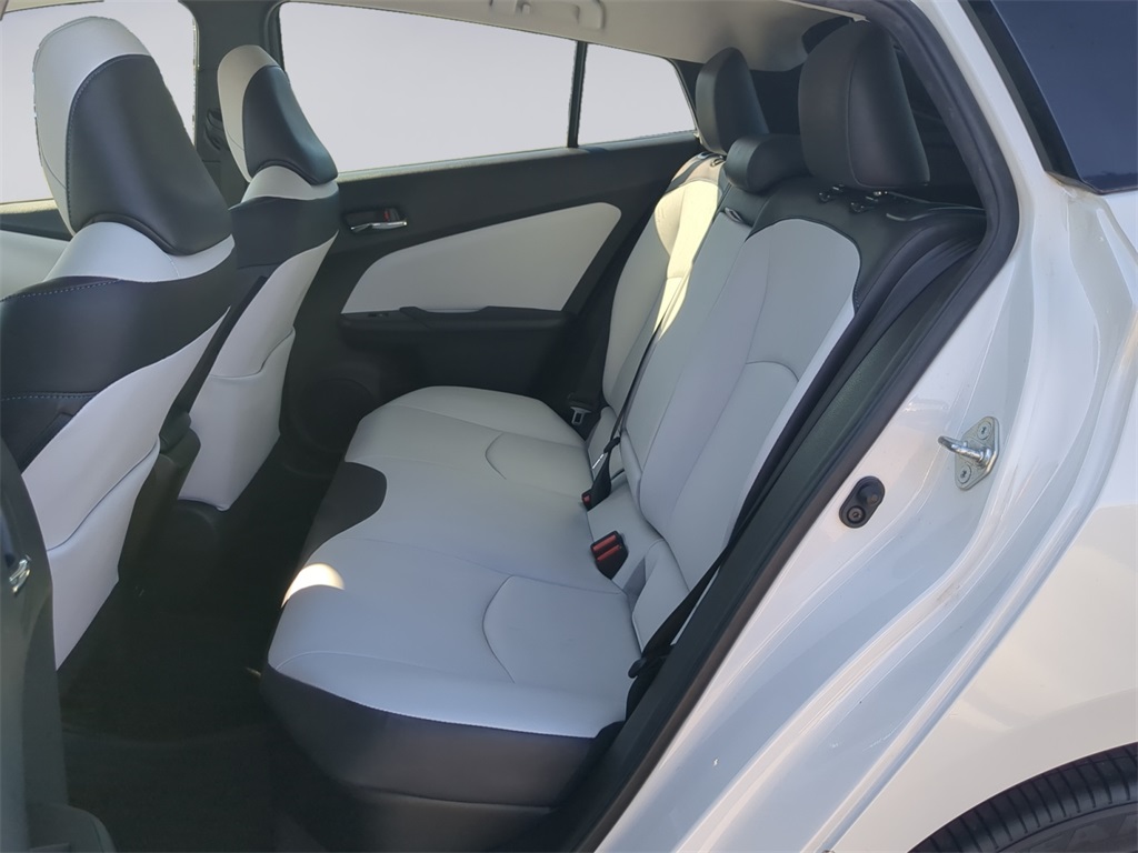 2017 Toyota Prius Three Touring photo 16