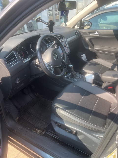 2021 Volkswagen Tiguan SE photo 3