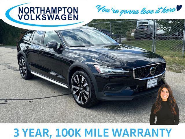 2025 Volvo V60 Cross Country B5 photo 3