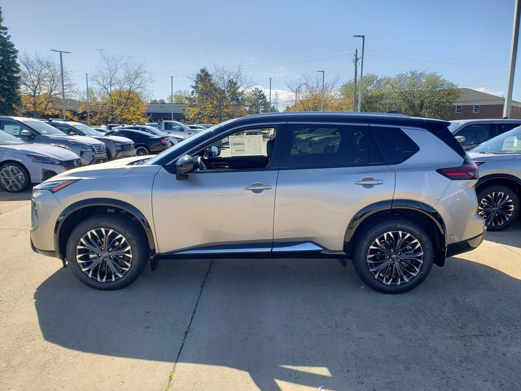 2026 Nissan Rogue Platinum photo 2