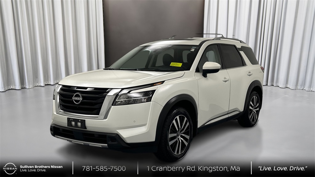 Used 2023 White Nissan Platinum image 1