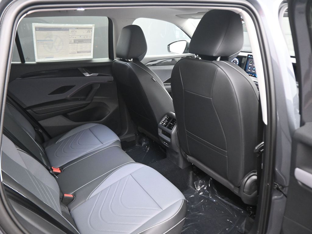 2025 Volkswagen Tiguan SE photo 43