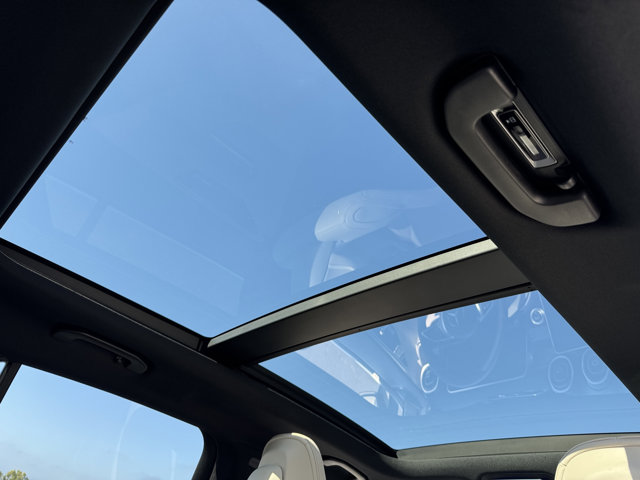 2026 Mercedes Benz GLC 300 photo 2