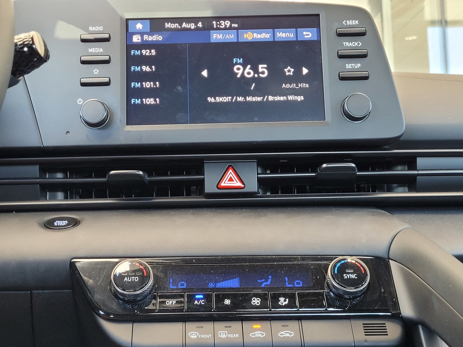 2025 Hyundai Elantra SEL Sport photo 18