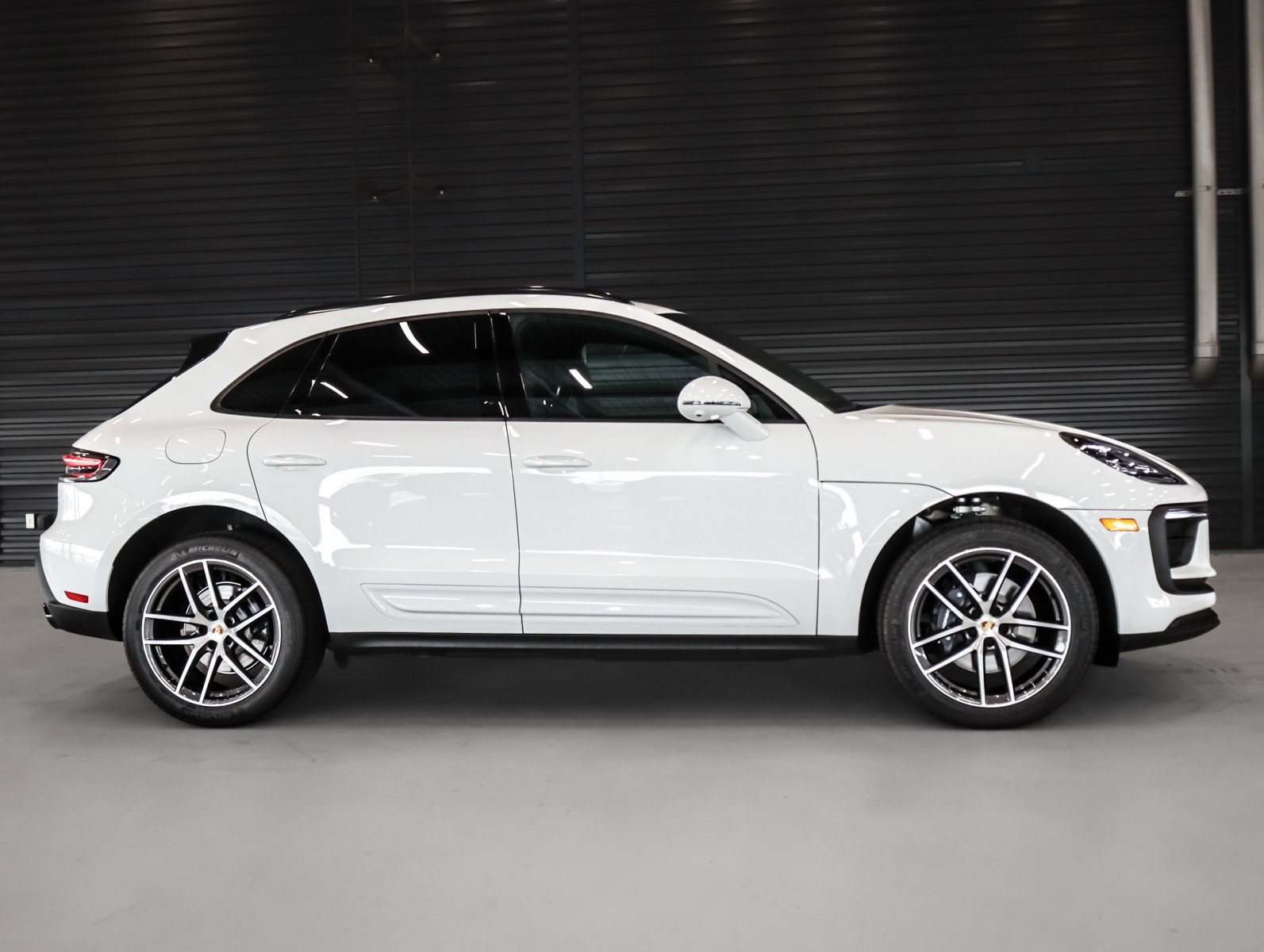 2026 Porsche Macan T photo 11