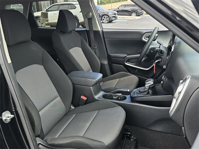 2022 Kia Soul LX photo 13