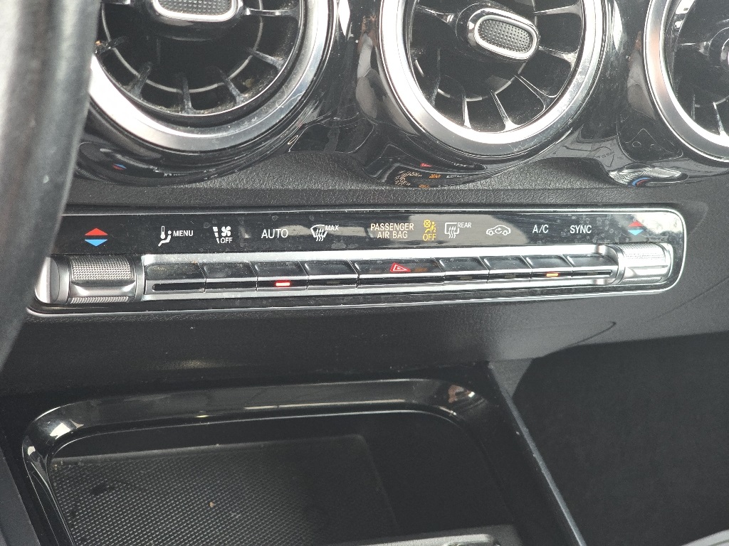 2021 Mercedes Benz GLB 250 photo 17