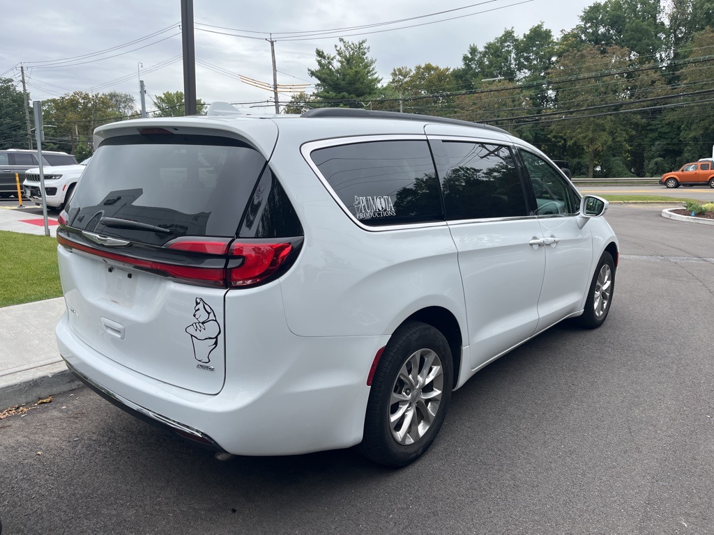 2022 Chrysler Pacifica Touring L photo 4
