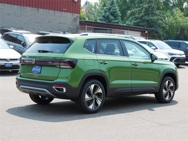2025 Volkswagen Taos SE photo 2