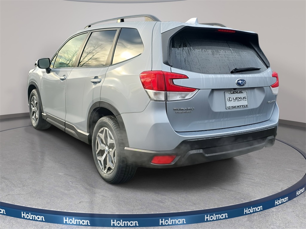 2020 Subaru Forester Premium photo 4
