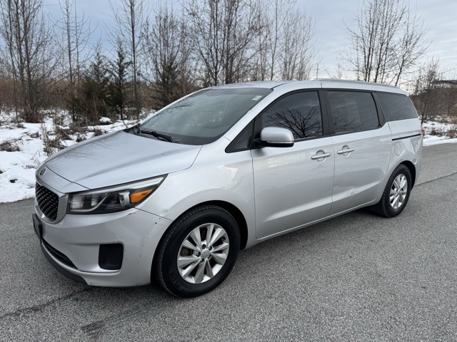 2015 Kia Sedona LX's photo