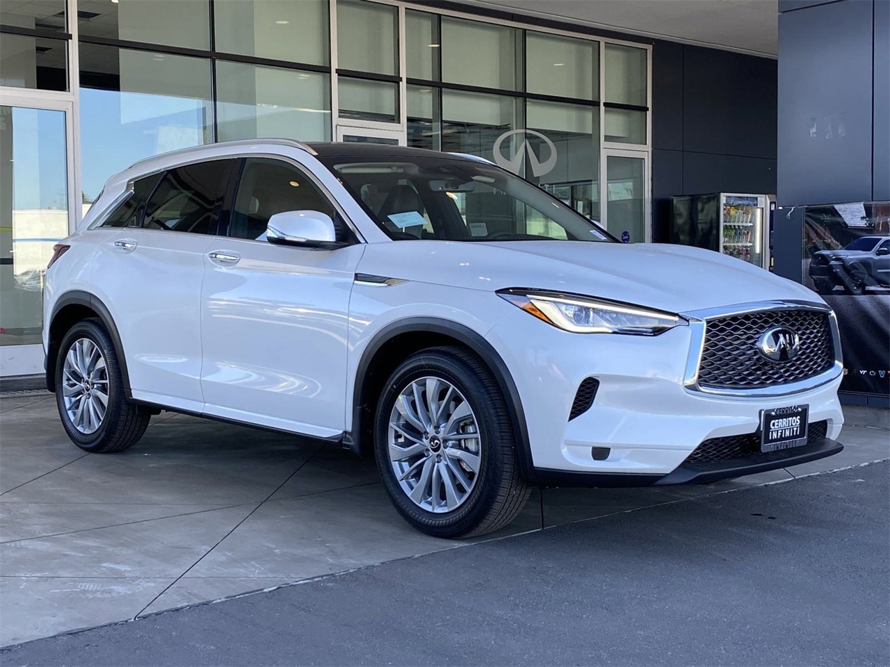 2025 Infiniti QX50 Luxe photo 3