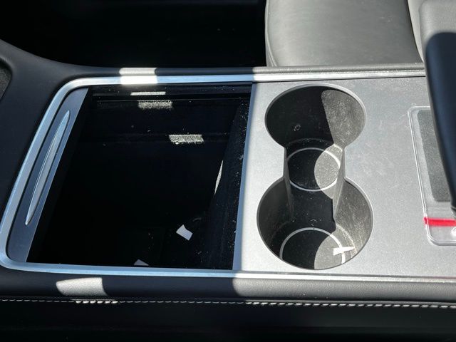 2024 Tesla Model Y Long Range photo 15