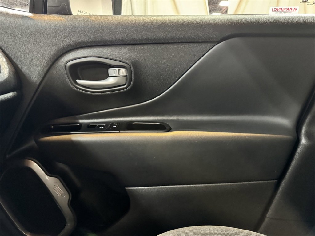 2023 Jeep Renegade Latitude Upland photo 38