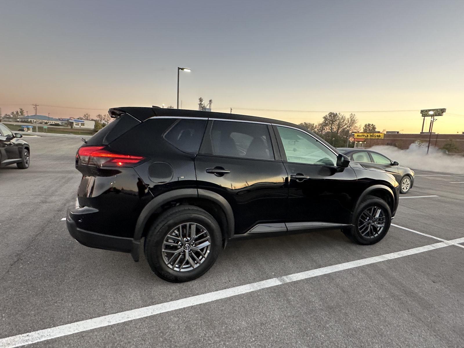 2025 Nissan Rogue S photo 4