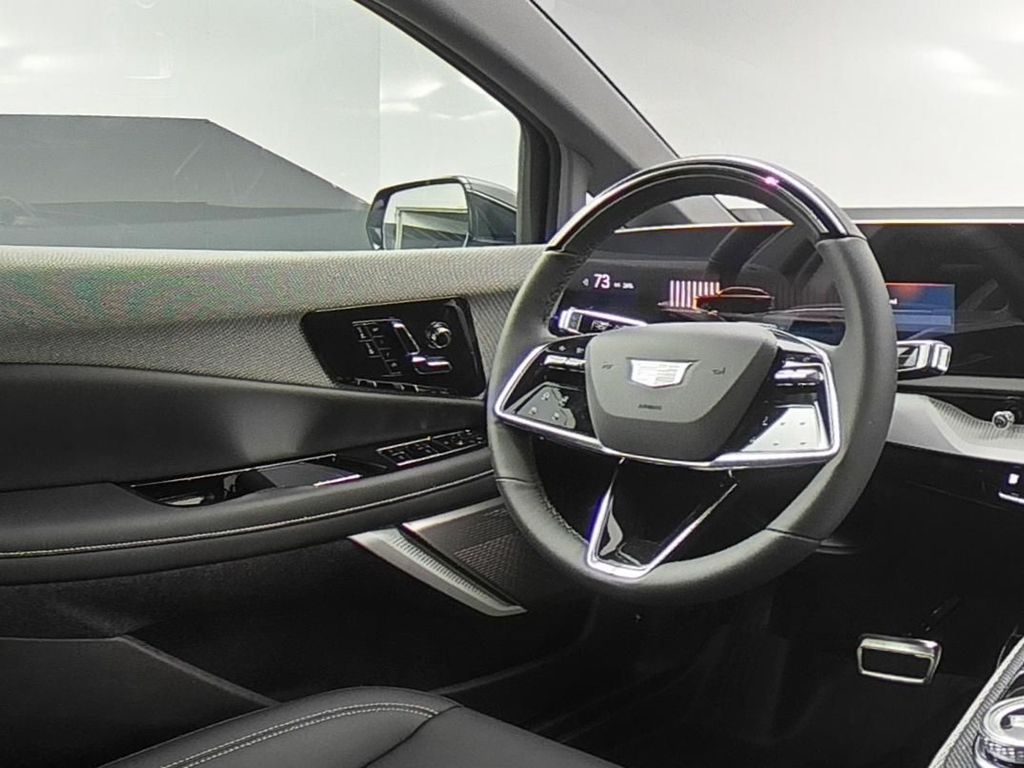 2025 Cadillac Optiq Luxury photo 8