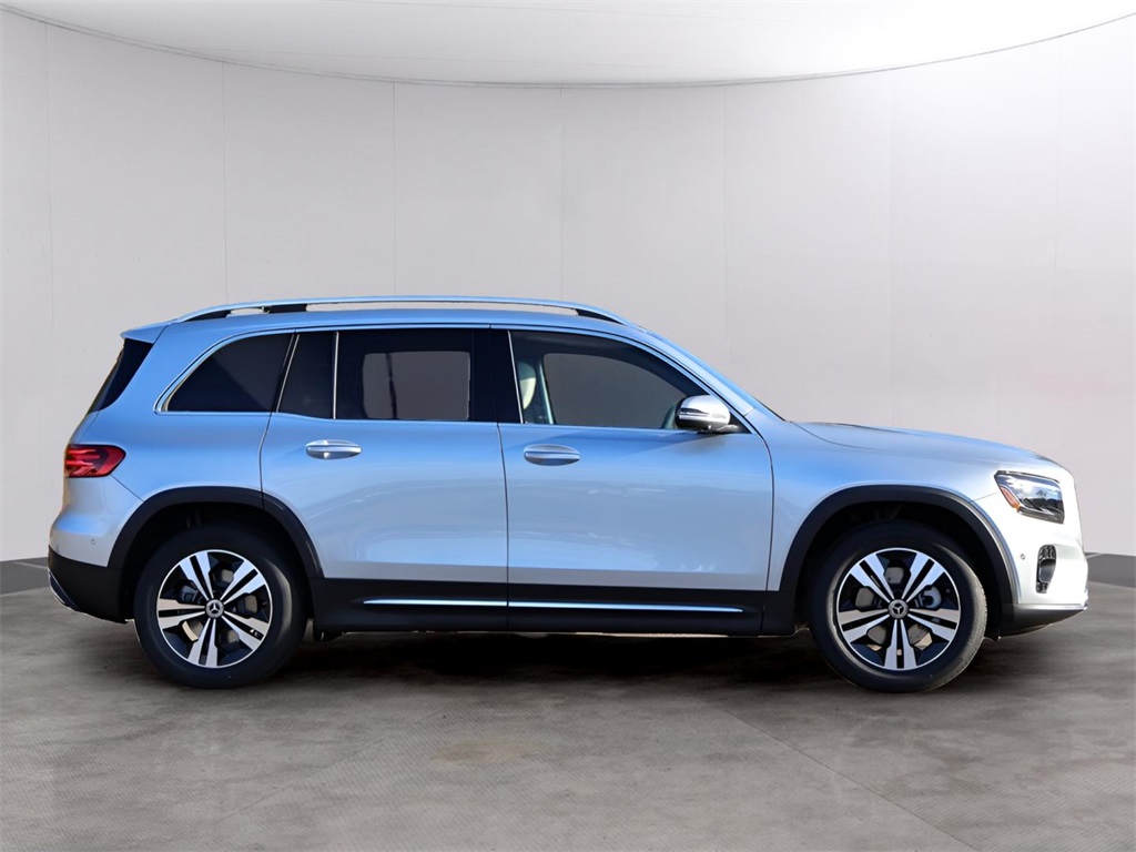 2026 Mercedes Benz GLB 250 4MATIC photo 2