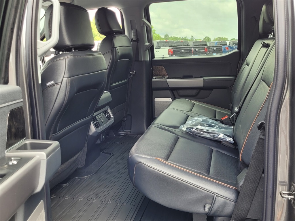 2025 Ford F-250 Lariat photo 6