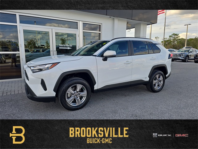 2024 Toyota RAV4 XLE's photo