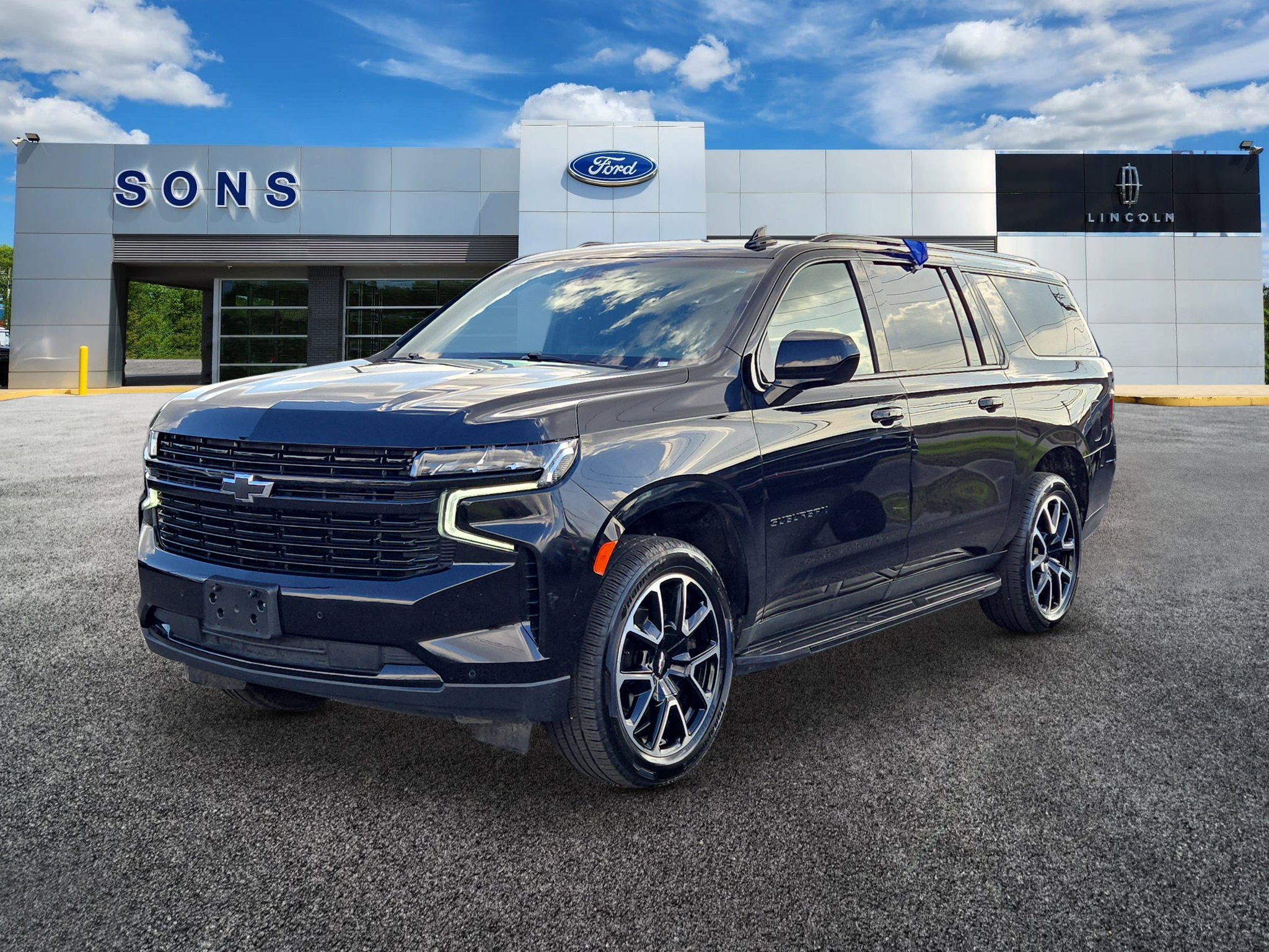 2024 Chevrolet Suburban RST's photo