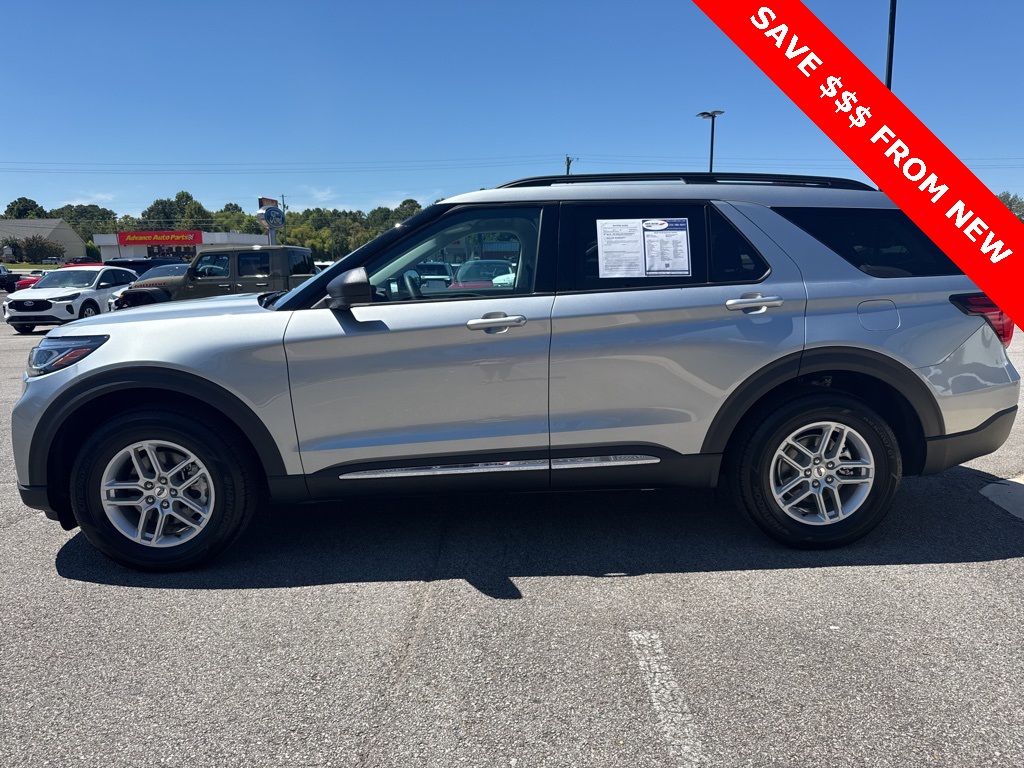 2025 Ford Explorer photo 4