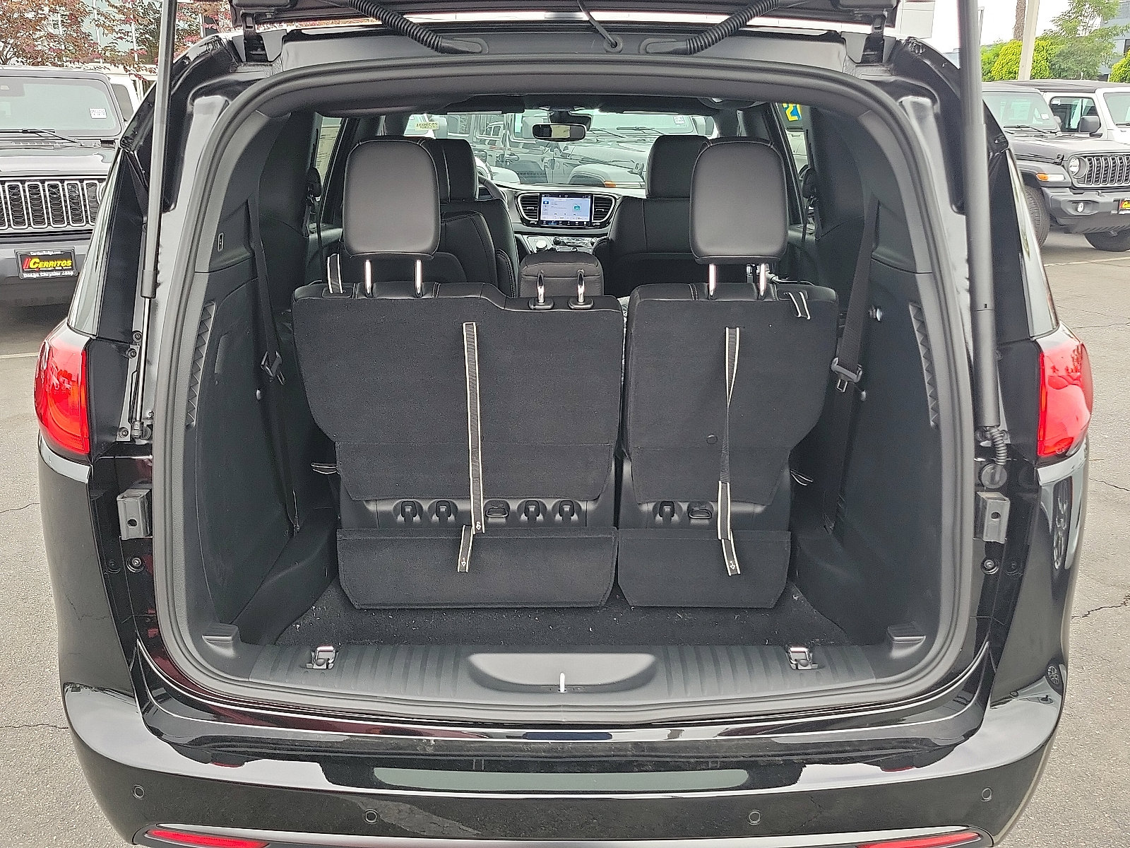 2025 Chrysler Voyager LX photo 18