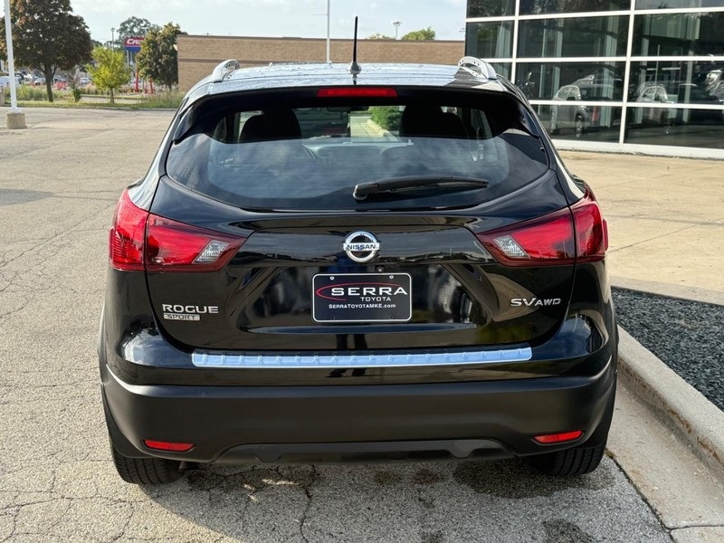 2017 Nissan Rogue Sport SV photo 4