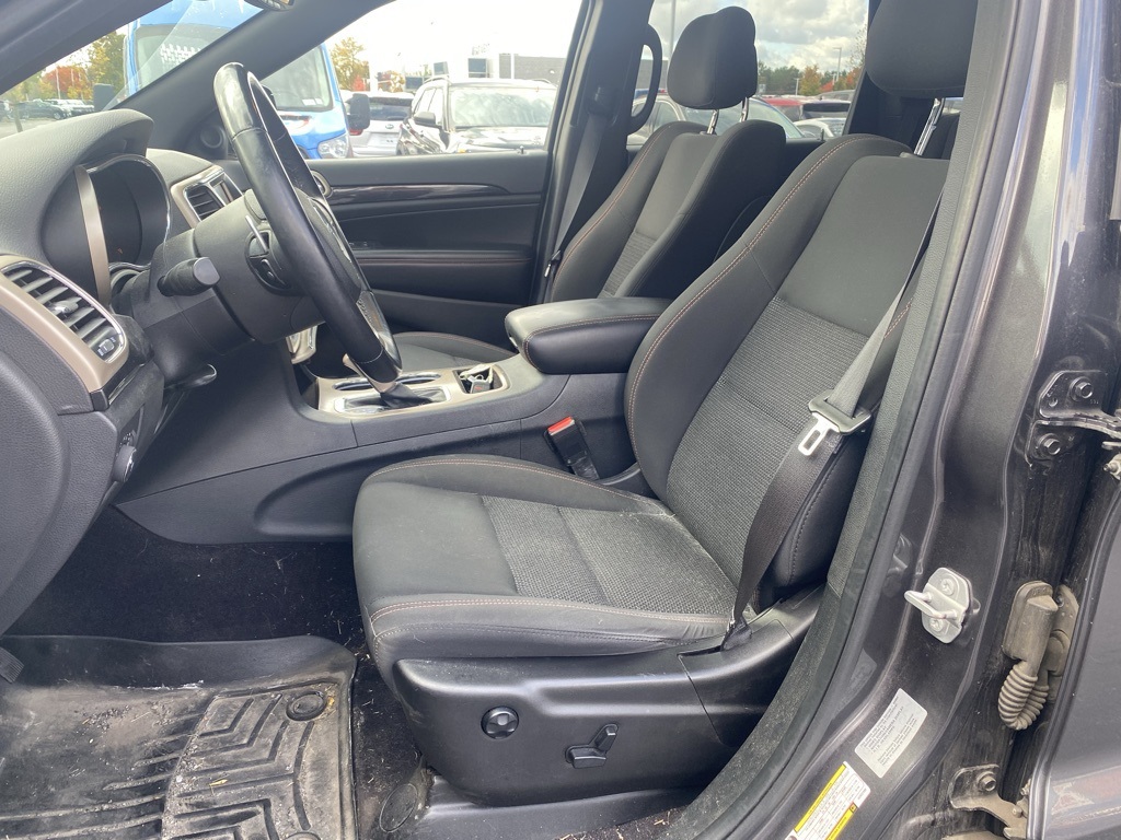 Used 2017 Jeep Grand Cherokee Laredo with VIN 1C4RJFAG1HC622488 for sale in Getzville, NY