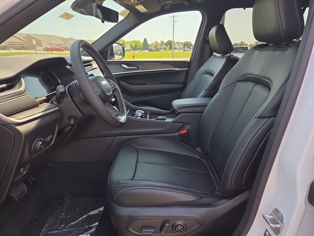 2025 Jeep Grand Cherokee L photo 3