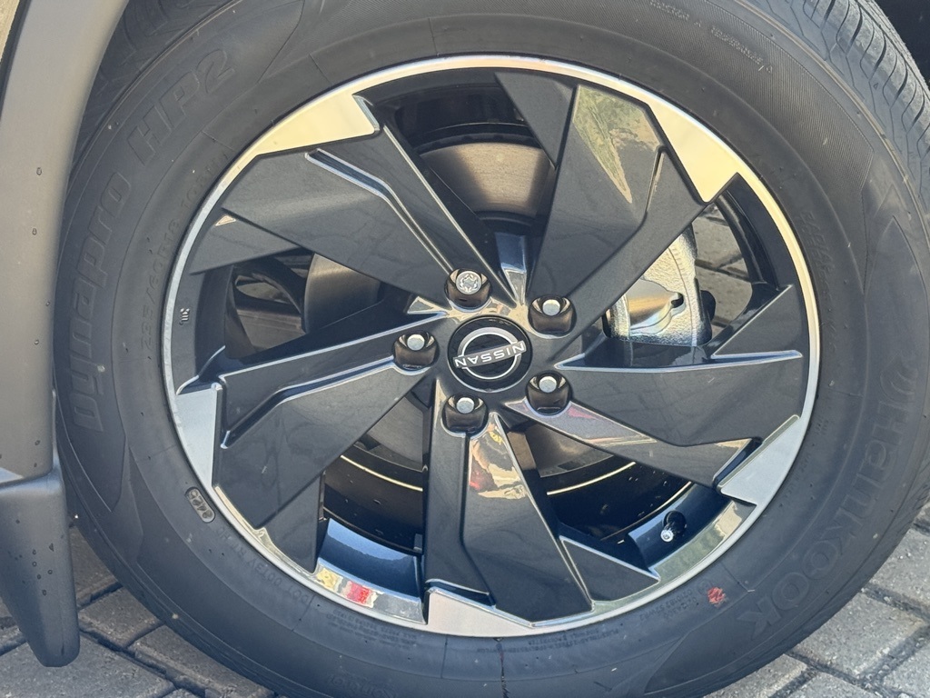 2026 Nissan Rogue SV photo 3