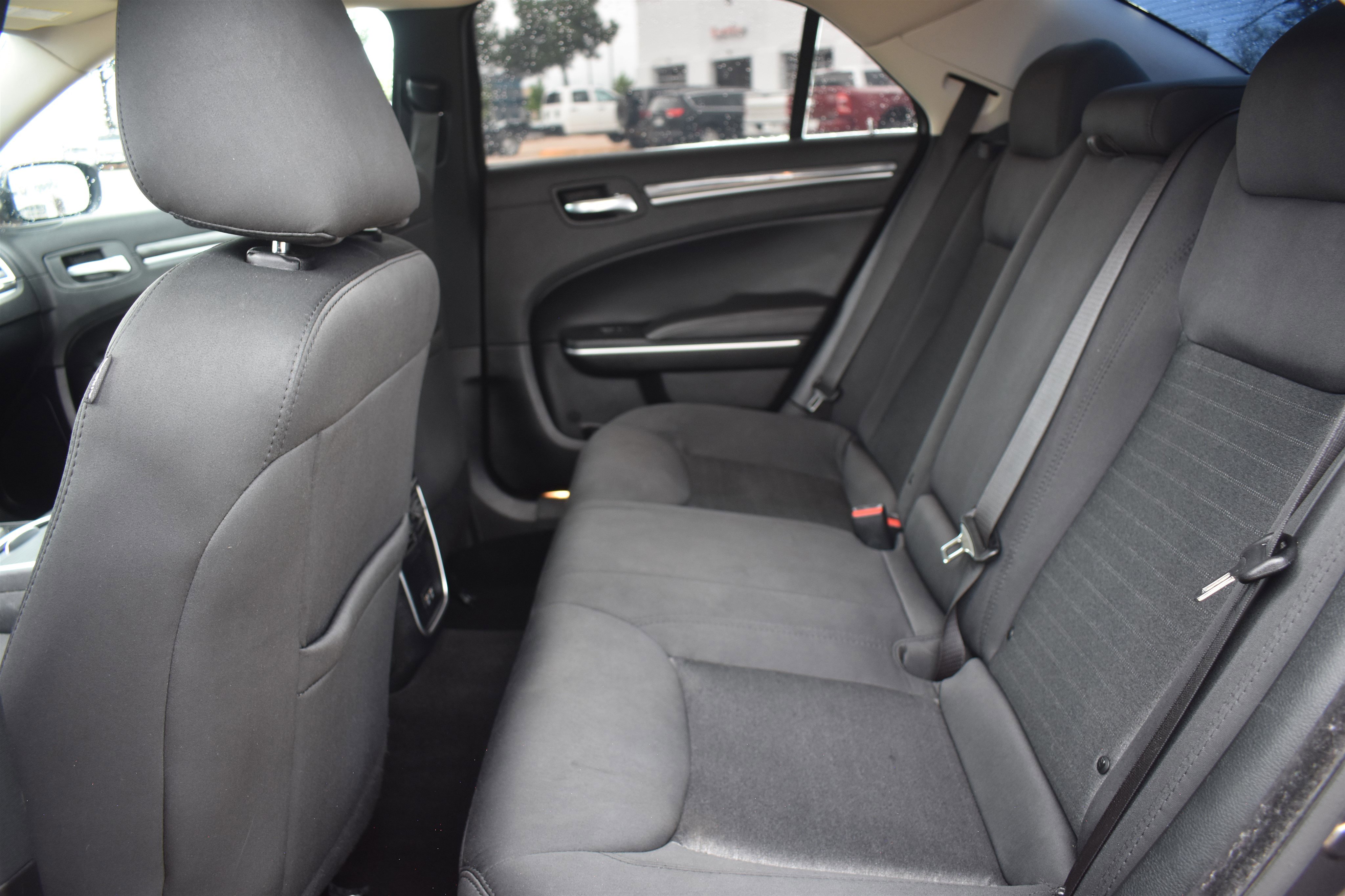 2020 Chrysler 300 Touring photo 5