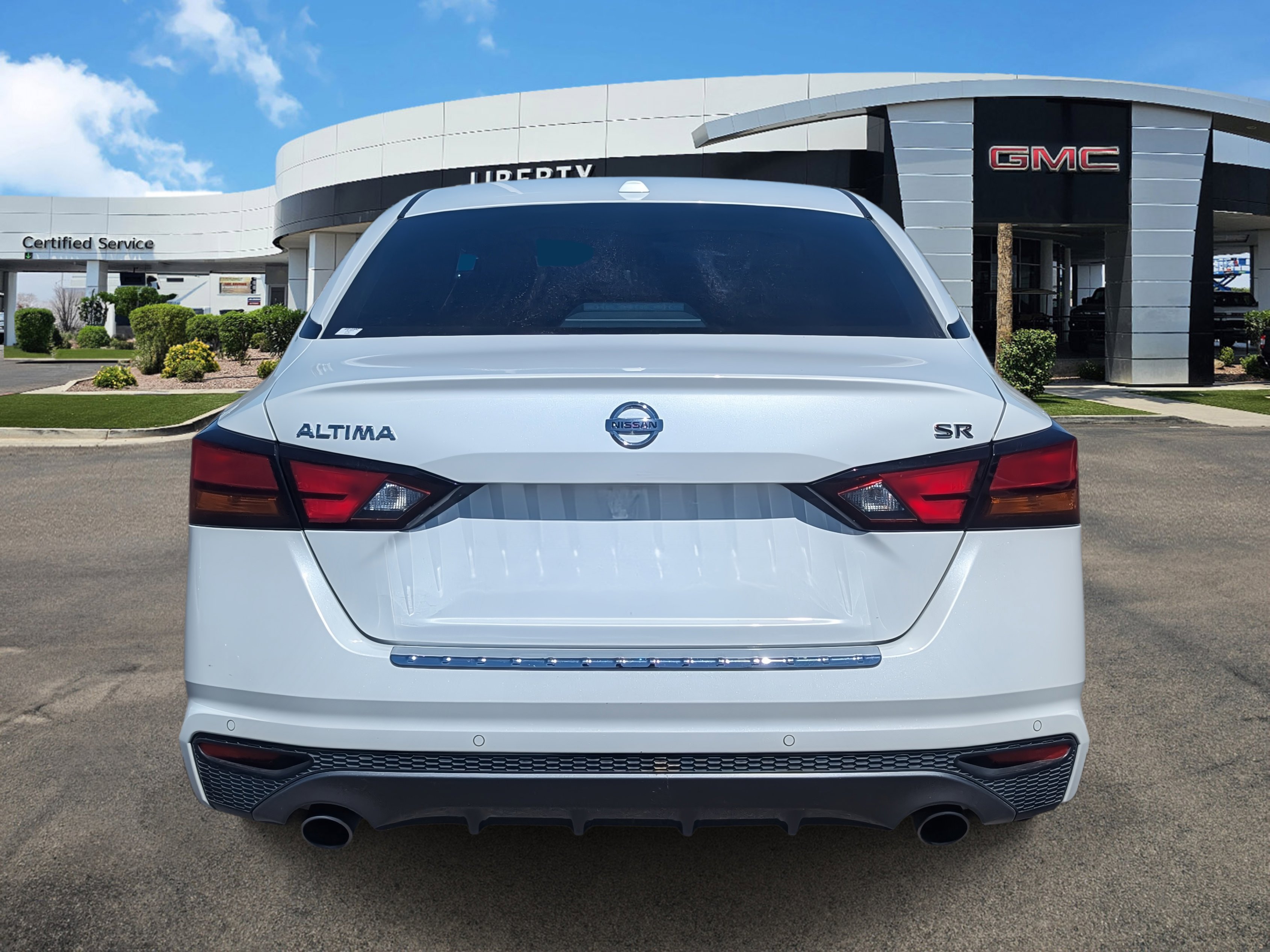 2022 Nissan Altima 2.5 SR photo 9
