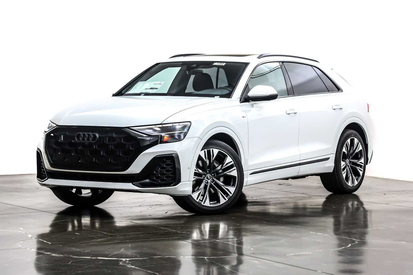 2025 Audi Q8 Premium Plus's photo