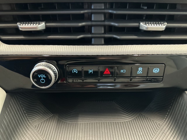 2025 Ford Explorer photo 18