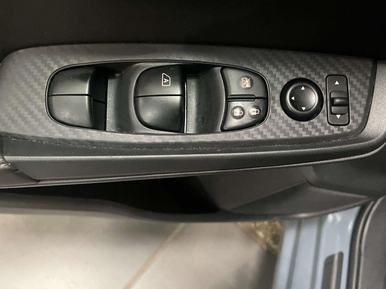 2025 Nissan Sentra SV photo 17