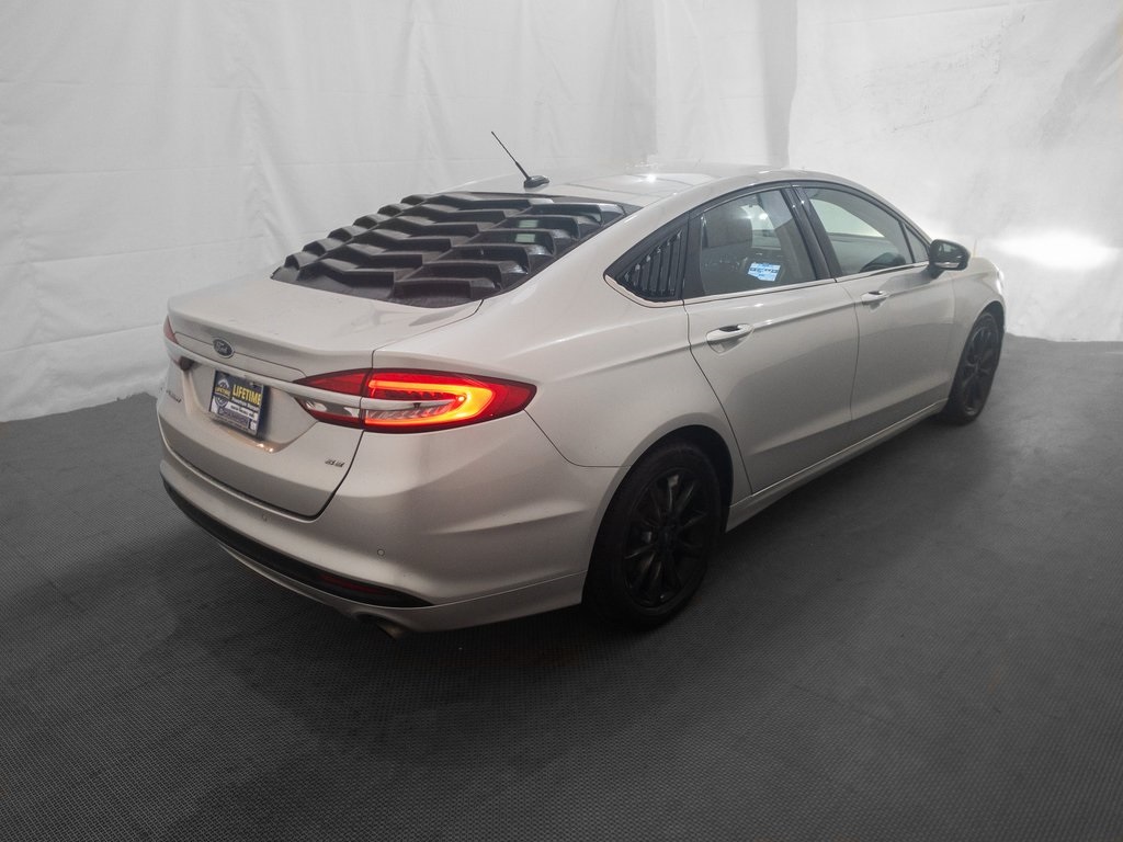 2017 Ford Fusion SE photo 3