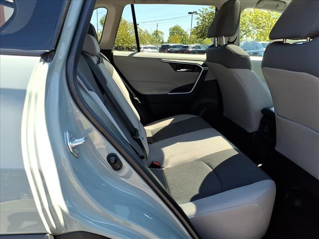 2022 Toyota RAV4 XLE photo 16