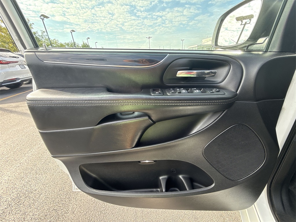 2017 Dodge Grand Caravan SE photo 10