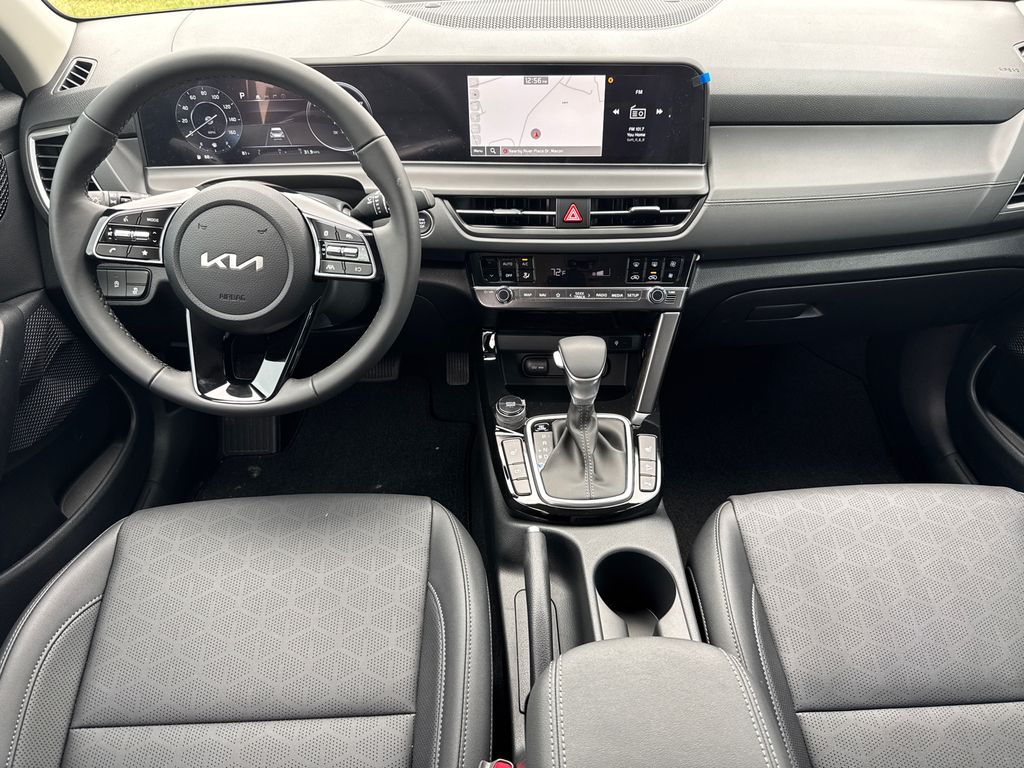2025 Kia Seltos EX photo 22