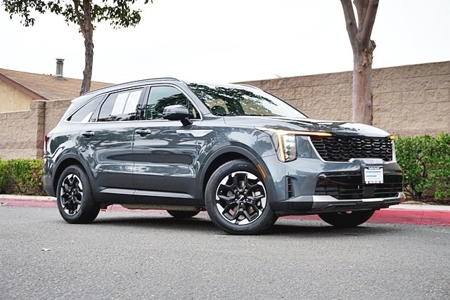 2024 Kia Sorento S's photo