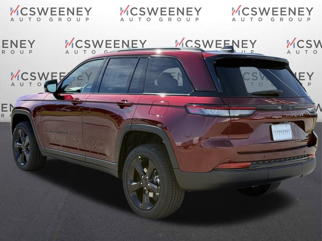 2025 Jeep Grand Cherokee Laredo Altitude photo 3