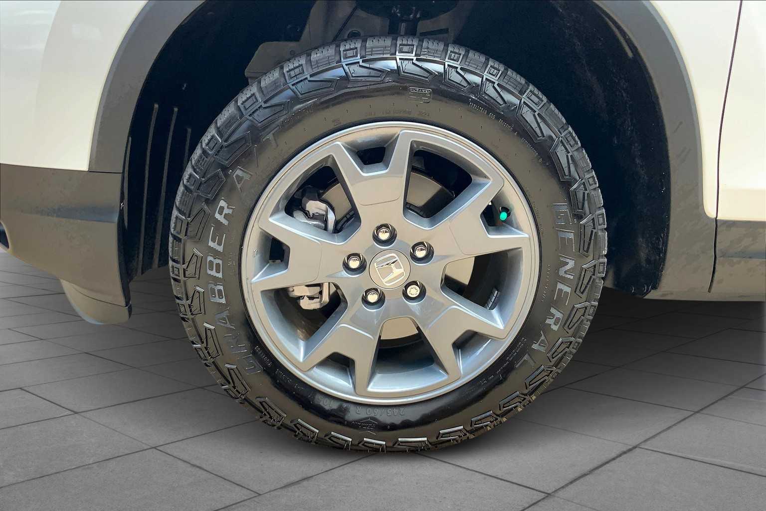 2025 Honda Passport TrailSport photo 9