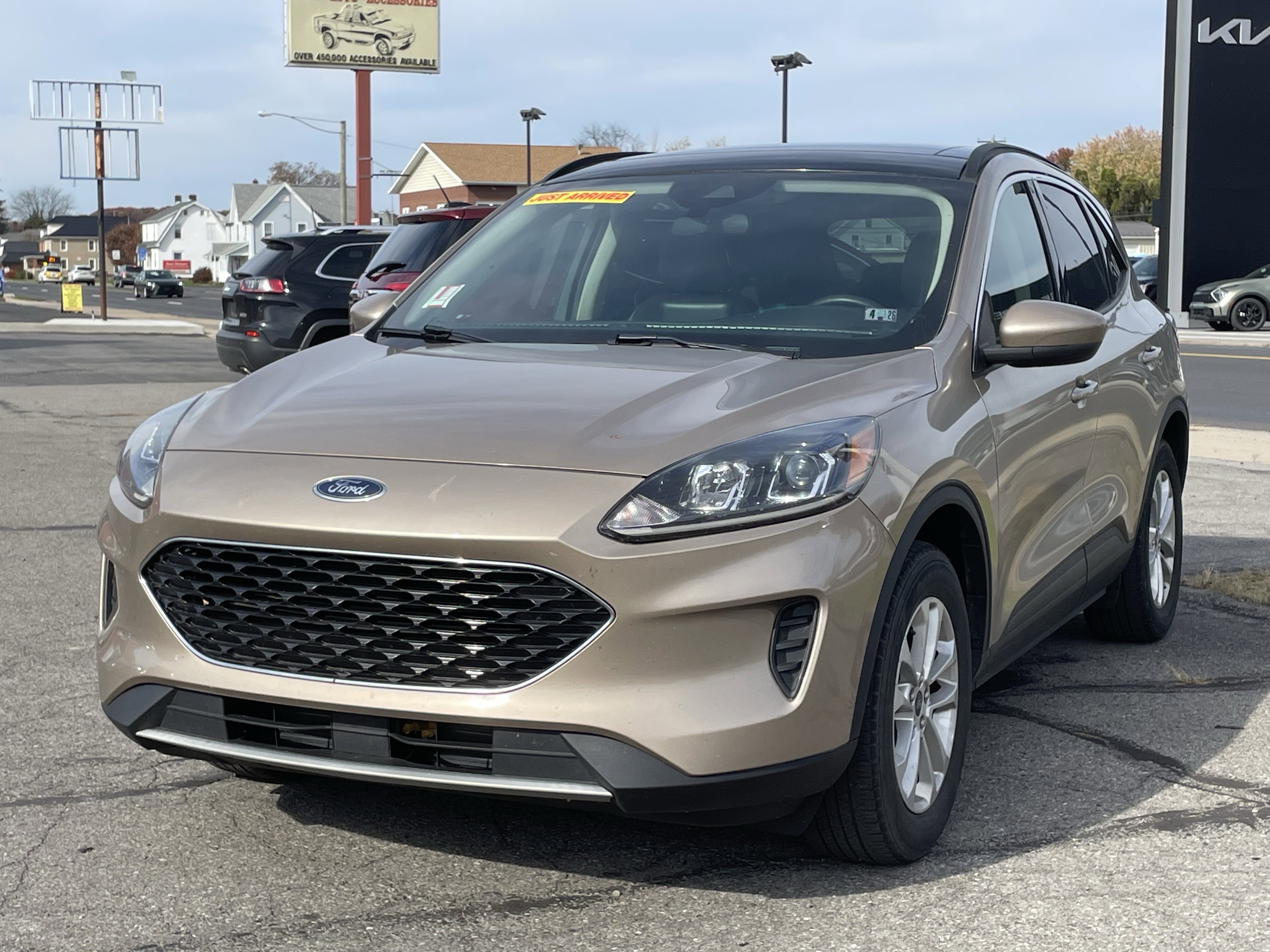 2020 Ford Escape SE photo 2