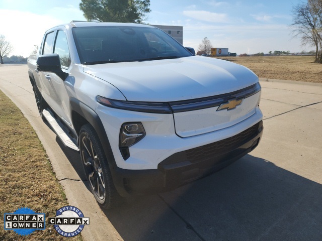 2025 Chevrolet Silverado EV LT's photo