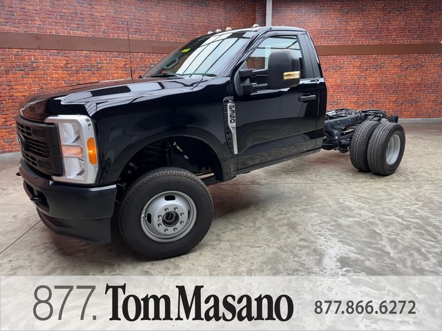 2023 Ford F-350 Super Duty Chassis Cab XL's photo
