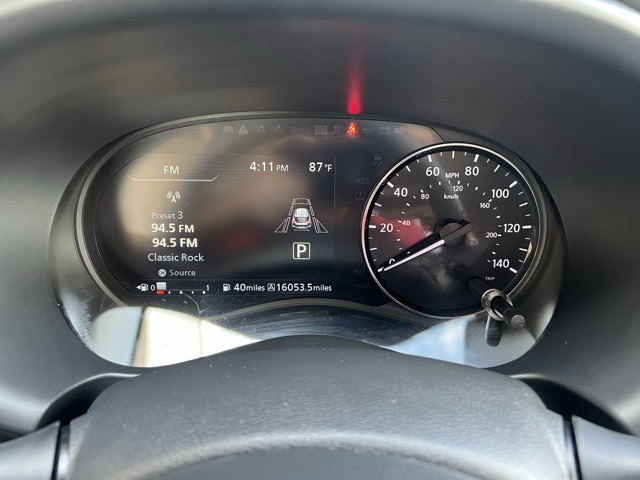 2023 Nissan Kicks SR photo 10
